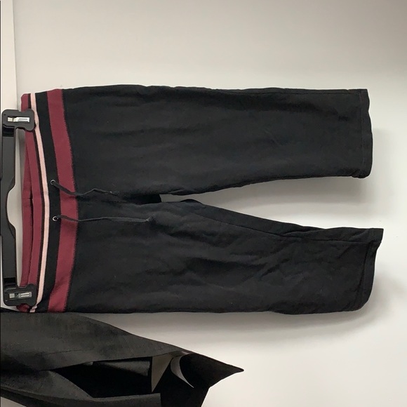 Cropped elastic-waist capris - Picture 3 of 5